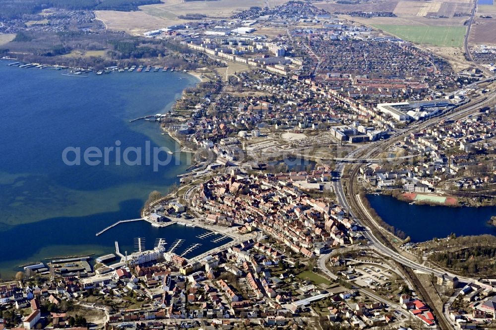 Aerial photograph Waren (Müritz) - City view of the downtown area on the shore areas in Waren (Mueritz) in the state Mecklenburg - Western Pomerania, Germany