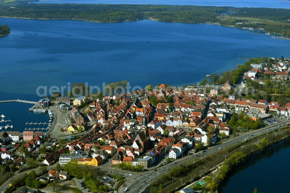 Aerial image Waren (Müritz) - Old town area and city center and Binnenmueritz in Waren (Mueritz) in the state Mecklenburg-Western Pomerania, Germany