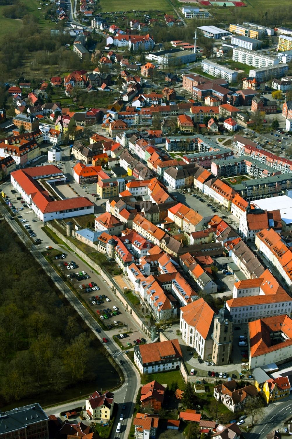 Hildburghausen from the bird's eye view: Old town area and city center with streets, houses and residential areas in Hildburghausen in the state Thuringia, Germany