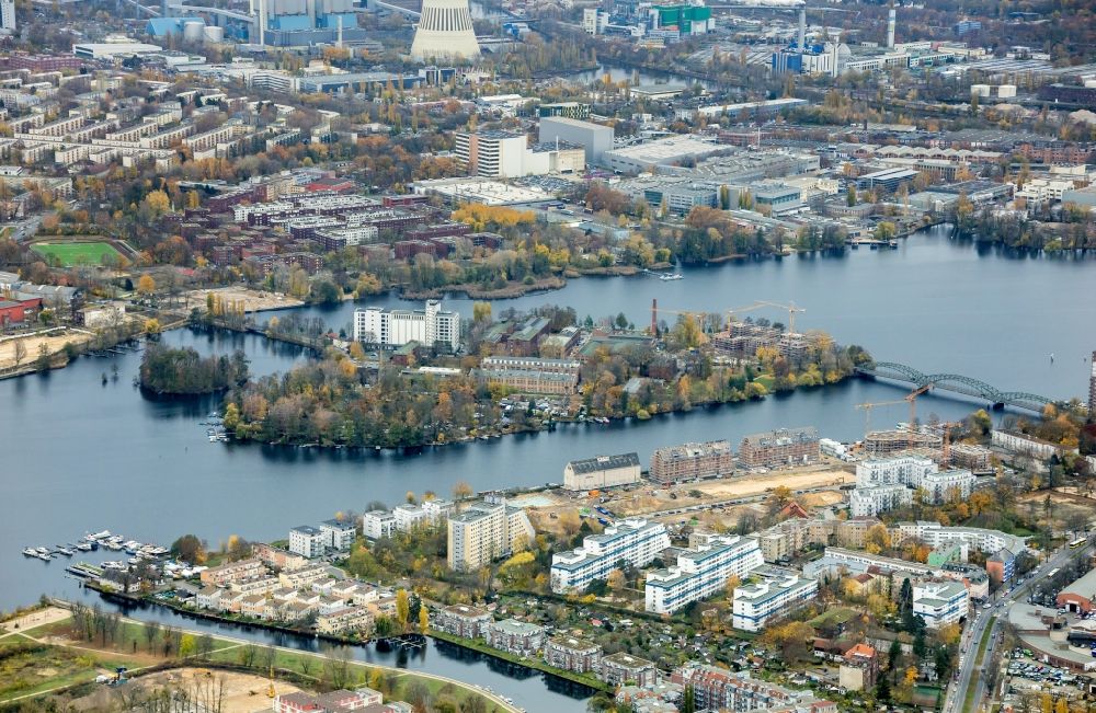 Berlin from the bird's eye view: Island Eiswerder on the banks of the river course Havel in Berlin, Germany