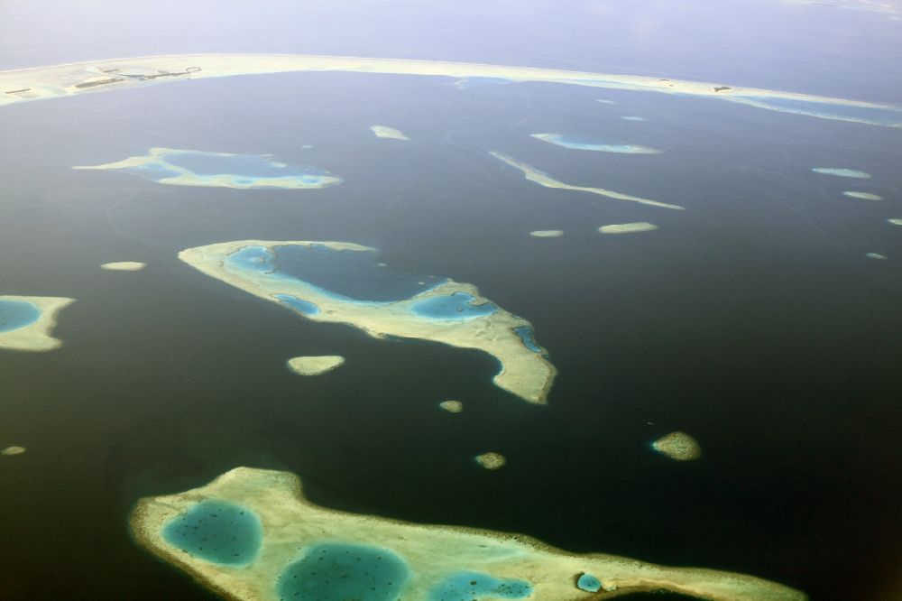 Dharanboodhoo from the bird's eye view: Archipelagos in coastal areas of the Indian Ocean in Dhahran Boodhoo in Central Province, Maldives