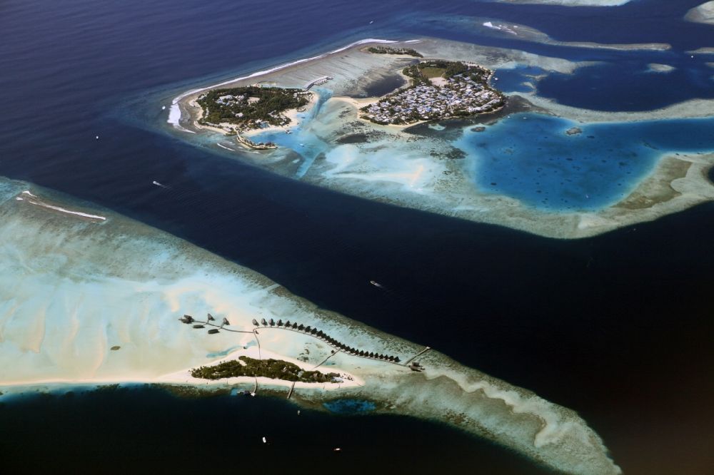 Dharanboodhoo from the bird's eye view: Archipelagos in coastal areas of the Indian Ocean in Dhahran Boodhoo in Central Province, Maldives