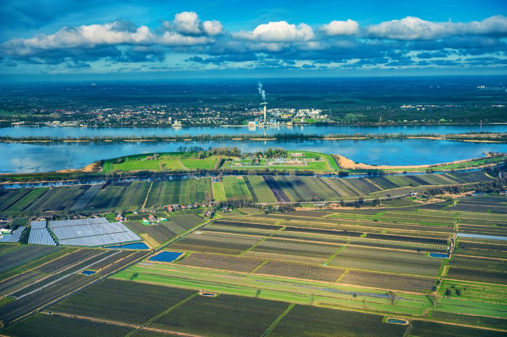 Aerial image Jork - Island Hahnoefersand on the banks of the river course of Elbe in Jork in the state Lower Saxony