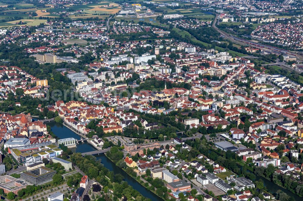 Landshut from the bird's eye view: Island area Hammerinsel between Isar and little Isar with the village center in Landshut in the state Bavaria, Germany