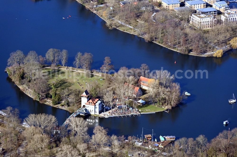 Aerial photograph Berlin - Island on the banks of the river course of Spree River in the district Treptow in Berlin, Germany