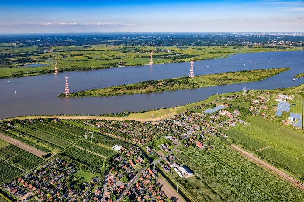 Hollern-Twielenfleth from the bird's eye view: Island Luehesand on the banks of the river course of the River Elbe in the district Hollern in Hollern-Twielenfleth in the state Lower Saxony, Germany