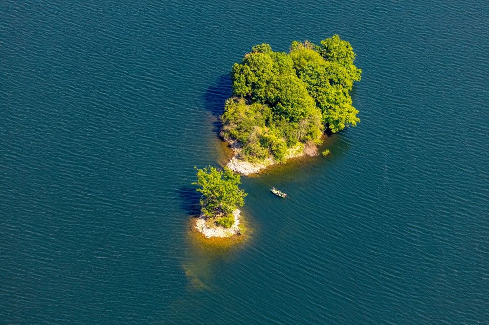 Aerial photograph Bringhausen - Island on the banks of the river course of Eder in Bringhausen in the state Hesse, Germany