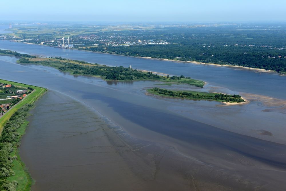 Aerial image Jork - Island on the banks of the river course of Elbe in Nesssand in the state Lower Saxony