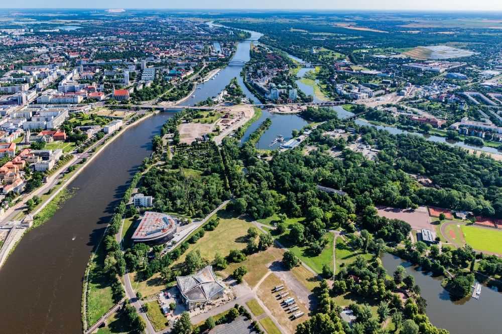 Aerial photograph Magdeburg - Island on the banks of the river course Elbe in the district Werder in Magdeburg in the state Saxony-Anhalt, Germany