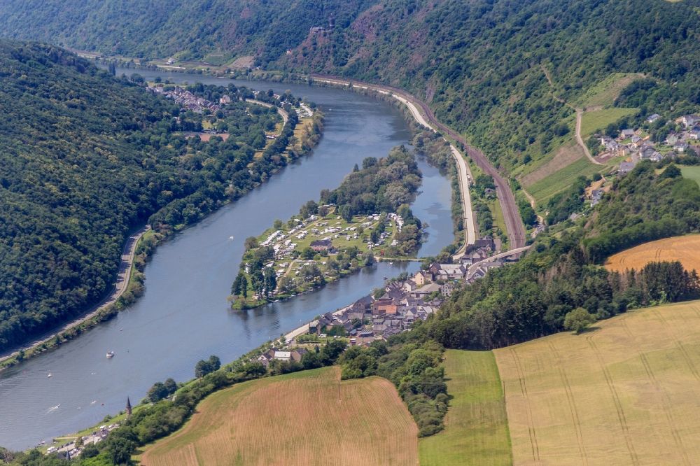 Hatzenport from above - Island on the banks of the river course of Mosel on Hatzenporter Werth in Hatzenport in the state Rhineland-Palatinate, Germany