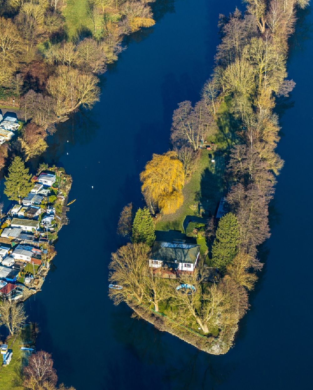 Aerial image Witten - Island on the banks of the river course of Ruhr overlooking a campsite in the district Bommern in Witten in the state North Rhine-Westphalia, Germany