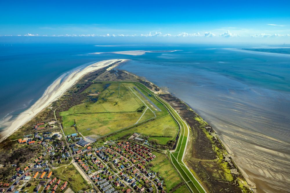 Aerial photograph Wangerooge - Wangerooge Island with the main town and airfield in the Wadden Sea of the North Sea in the state of Lower Saxony. Wangerooge is the Eastern-most inhabited of the East Frisian Islands. It has a sand beach and is a spa resort. View from the East of the main town, island and airfield