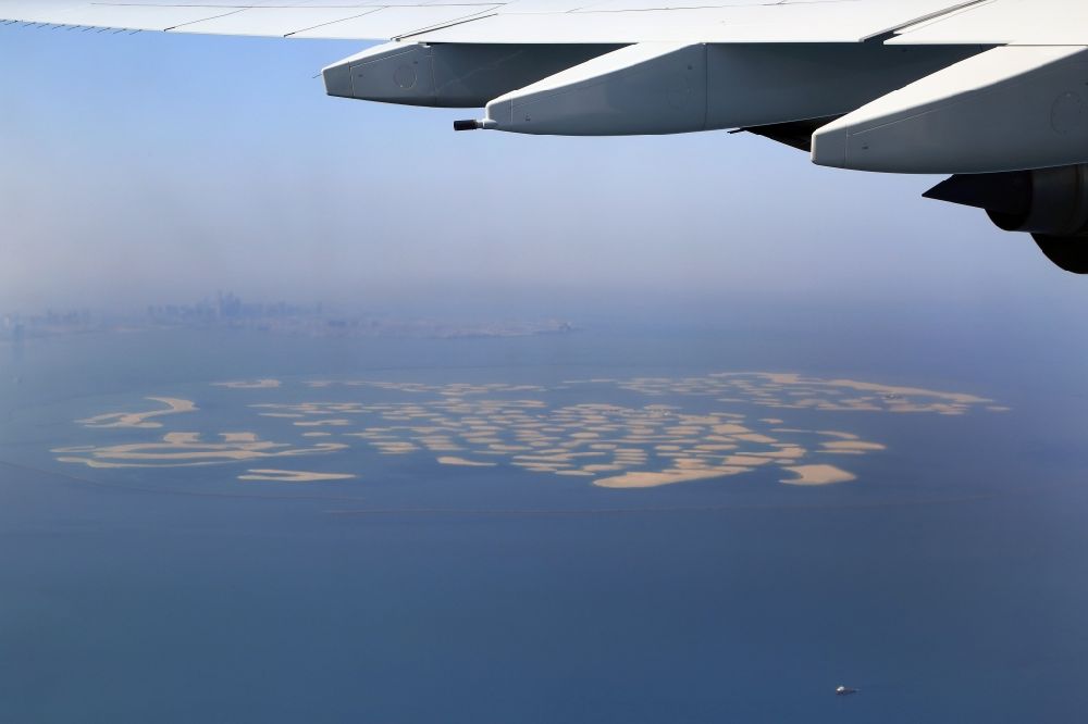 Aerial photograph Dubai - Take off of an Airbus A 380 and view to the Island Group The World in the Persian Gulf at the coast of Dubai, United Arab Emirates