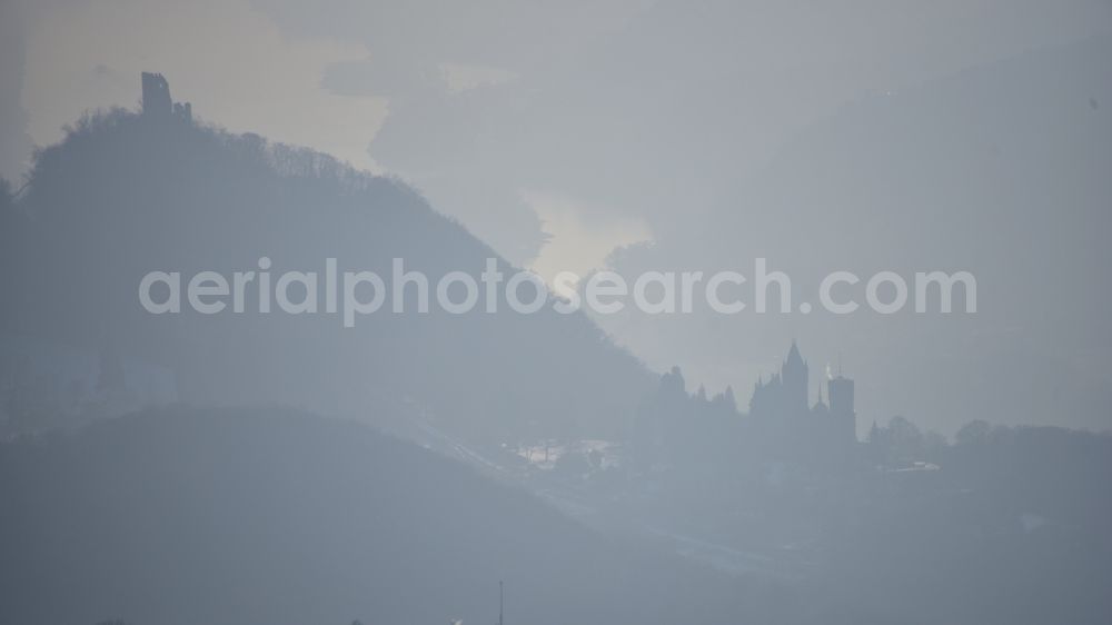 Königswinter from the bird's eye view: Inversion - Weather conditions at the horizon in Siebengebirge with Drachenfels and Drachenburg in Koenigswinter in the state North Rhine-Westphalia, Germany