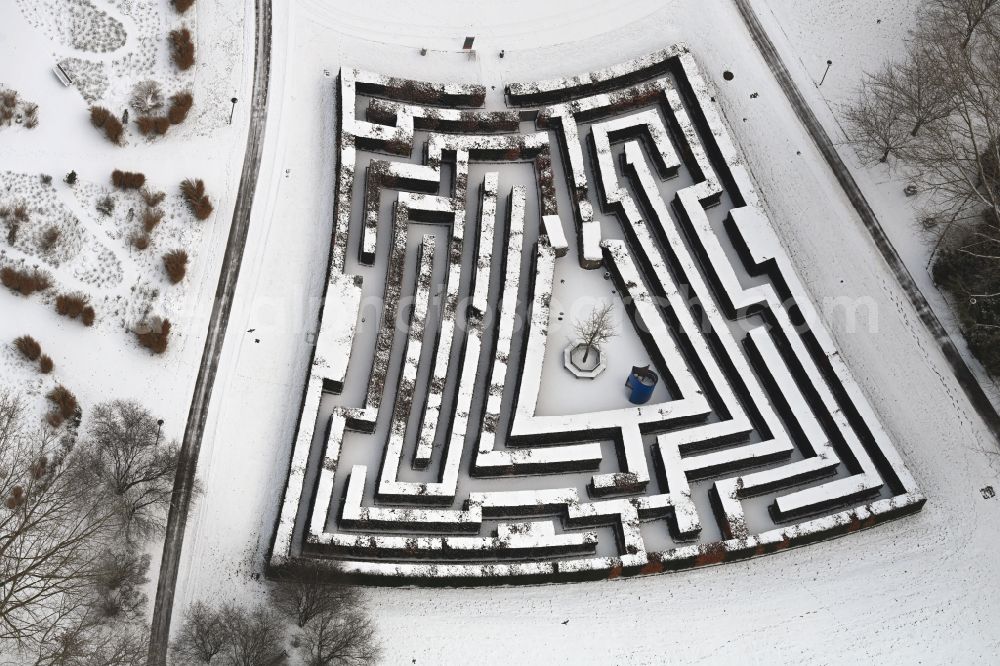 Berlin from the bird's eye view: Maze - Labyrinth on the wintry snowy terrain of the Marzahn Recreational Park in the district Marzahn in Berlin