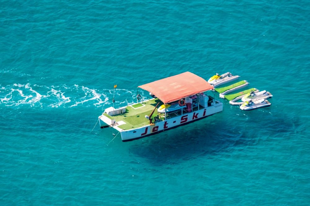 Aerial image Palma - Jetski Sport boat - rowing boat ride in on einem JetSki Verleih on Wasser in Palma in Balearic island of Mallorca, Spain