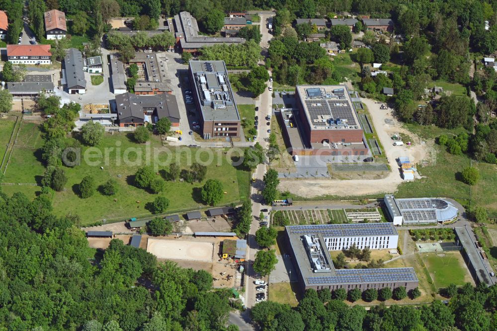 Berlin from above - Prison grounds and security fencing of the JVA juvenile detention center JVA of Offenen Vollzuges Berlin - Bereich Dueppel on street Robert-von-Ostertag-Strasse in the district Zehlendorf in Berlin, Germany