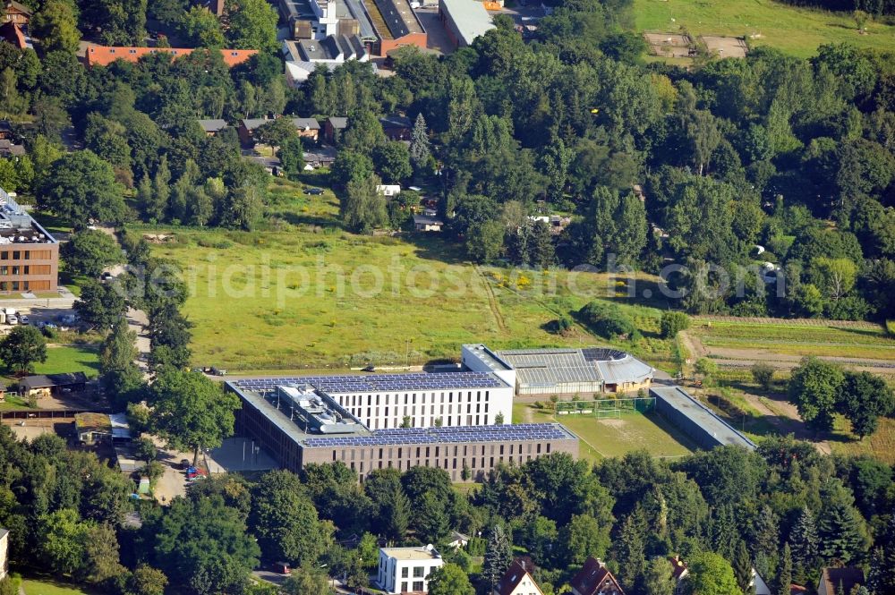 Aerial photograph Berlin - View of the prison Düppel in Berlin. Because of the criticised conditions of the prisoner's accommodation, better prison conditions are supposed to be achieved due to a newbuild