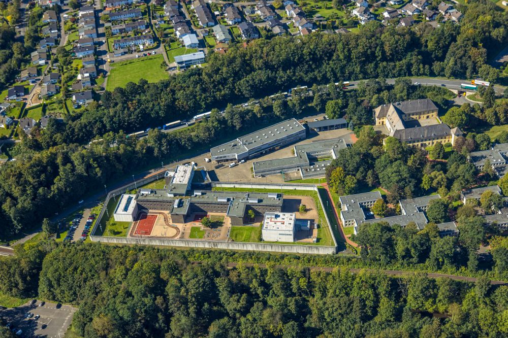 Aerial photograph Hansestadt Attendorn - Prison grounds and high security fence Prison on Biggeweg in the district Ewig in Attendorn in the state North Rhine-Westphalia, Germany