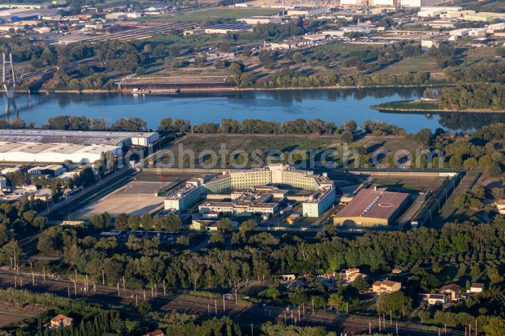 Aerial photograph Tarascon - Prison grounds and high security fence Prison Detention center in Tarascon in Provence-Alpes-Cote d'Azur, France