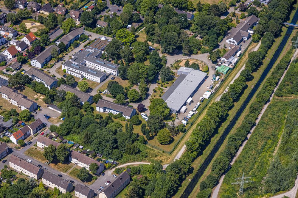Aerial photograph Ickern - Prison grounds and high security fence Prison Justizvollzugsanstalt Castrop-Rauxel on street Lerchenstrasse in Ickern in the state North Rhine-Westphalia, Germany