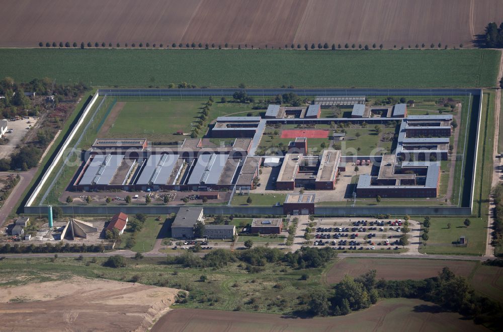 Aerial photograph Raßnitz - Prison grounds and high security fence Prison in Rassnitz in the state Saxony-Anhalt, Germany