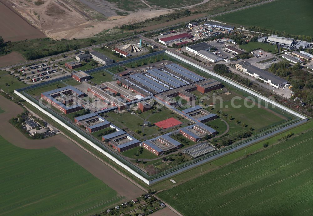Aerial image Raßnitz - Prison grounds and high security fence Prison in Rassnitz in the state Saxony-Anhalt, Germany