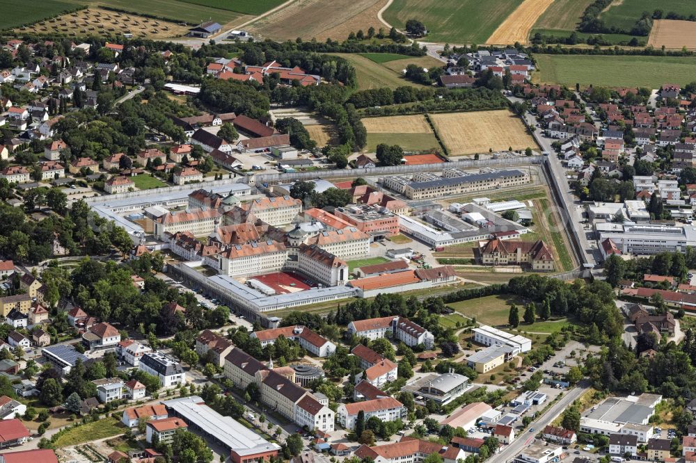 Straubing from the bird's eye view: Prison grounds and high security fence Prison Straubing in Straubing in the state Bavaria, Germany