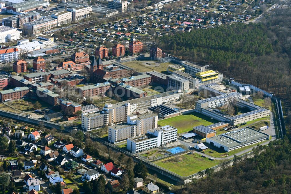 Aerial image Berlin - Prison grounds and high security fence Prison Tegel on Seidelstrasse in the district Reinickendorf in Berlin, Germany