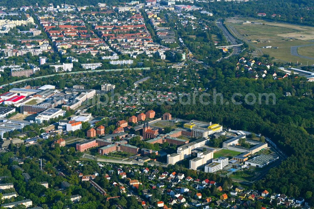 Aerial image Berlin - Prison grounds and high security fence Prison Tegel on Seidelstrasse in the district Reinickendorf in Berlin, Germany