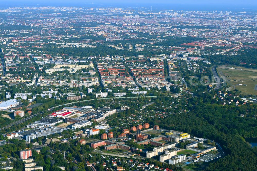 Aerial photograph Berlin - Prison grounds and high security fence Prison Tegel on Seidelstrasse in the district Reinickendorf in Berlin, Germany