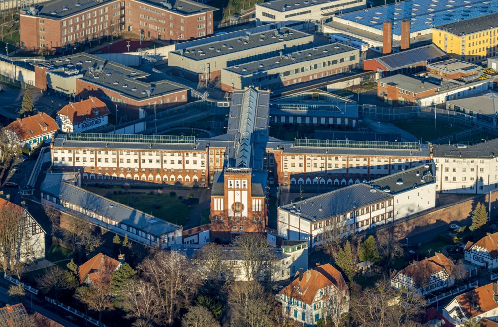 Werl from the bird's eye view: Prison grounds and high security fence Prison on street Belgische Strasse in the district Soennern in Werl at Ruhrgebiet in the state North Rhine-Westphalia, Germany