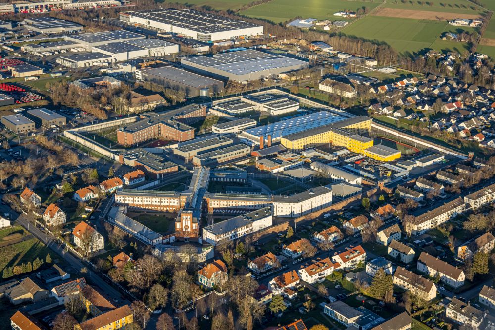 Aerial photograph Werl - Prison grounds and high security fence Prison on street Belgische Strasse in the district Soennern in Werl at Ruhrgebiet in the state North Rhine-Westphalia, Germany