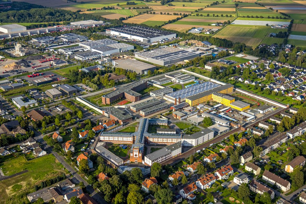 Aerial photograph Werl - Prison grounds and high security fence Prison on street Belgische Strasse in the district Soennern in Werl at Ruhrgebiet in the state North Rhine-Westphalia, Germany