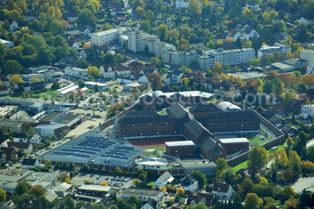 Herford from above - View of the area of the prison Herford, which is the largest prison of the closed operation for young people in North Rhine-Westphalia. The terrain of this prison is located in Neustädter Feldmark between the Werrestraße and the Eimterstraße. Therefore, the prison is in a central location within the city of Herford
