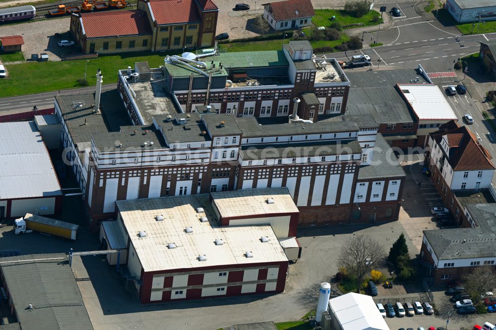 Magdeburg from the bird's eye view: Buildings and production halls on the factory premises of the coffee roasting Roestfein Kaffee GmbH on Hafenstrasse in the district Alte Neustadt in Magdeburg in the state Saxony-Anhalt, Germany