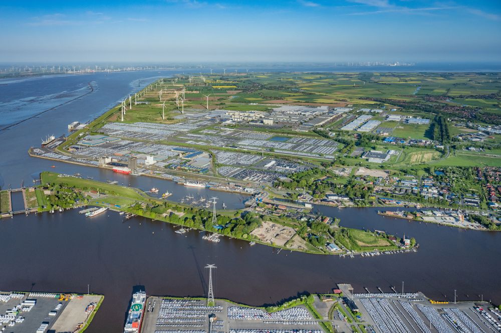 Aerial photograph Emden - Ship moorings at the inland harbor basin on the banks of the Ems in Emden in the state Lower Saxony, Germany