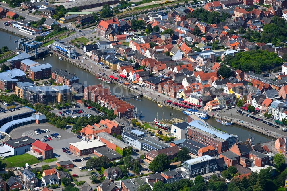 Husum from above - Ship moorings at the inland harbor basin on the banks of the Husumer Au on Hafenstrasse in Husum North Frisia in the state Schleswig-Holstein, Germany