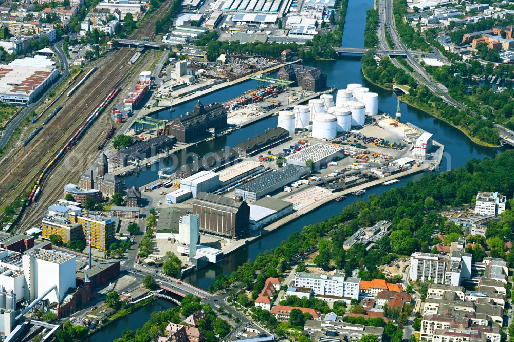 Aerial image Berlin - Quays and boat moorings at the port of the inland port Berliner Westhafen in the district Moabit in Berlin, Germany
