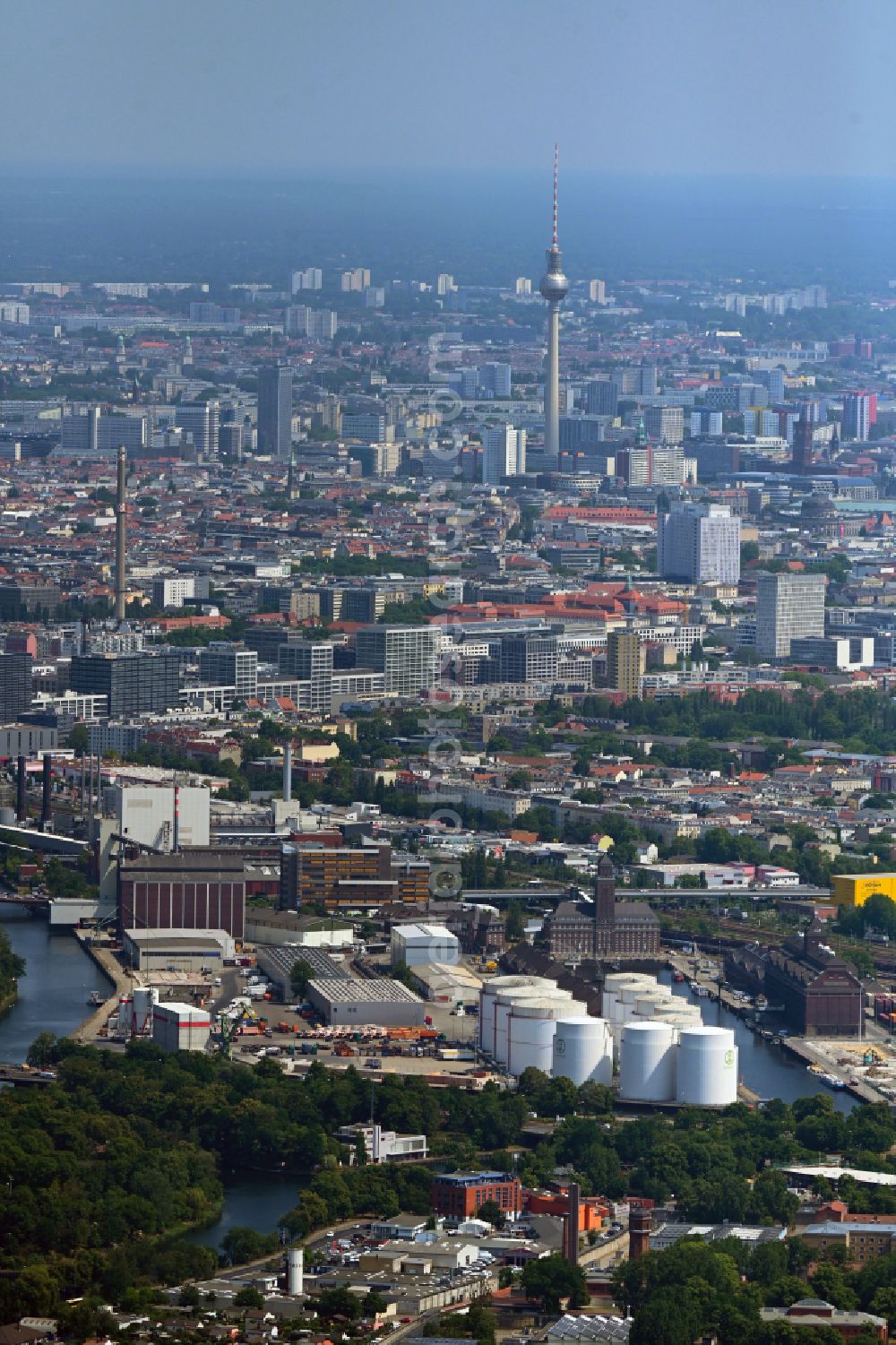 Aerial photograph Berlin - Quays and boat moorings at the port of the inland port Berliner Westhafen in the district Moabit in Berlin, Germany