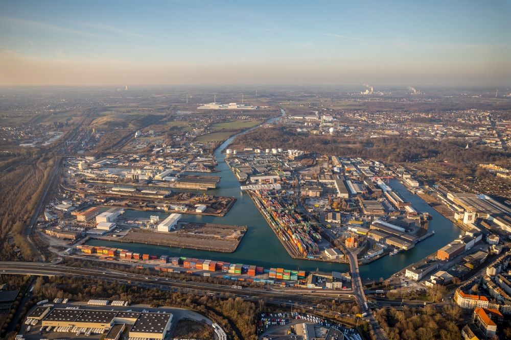 Aerial image Dortmund - Quays and boat moorings at the port of the inland port in Dortmund in the state North Rhine-Westphalia, Germany