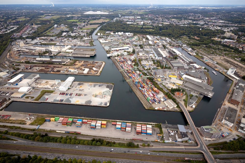 Aerial image Dortmund - Quays and boat moorings at the port of the inland port in Dortmund in the state North Rhine-Westphalia, Germany