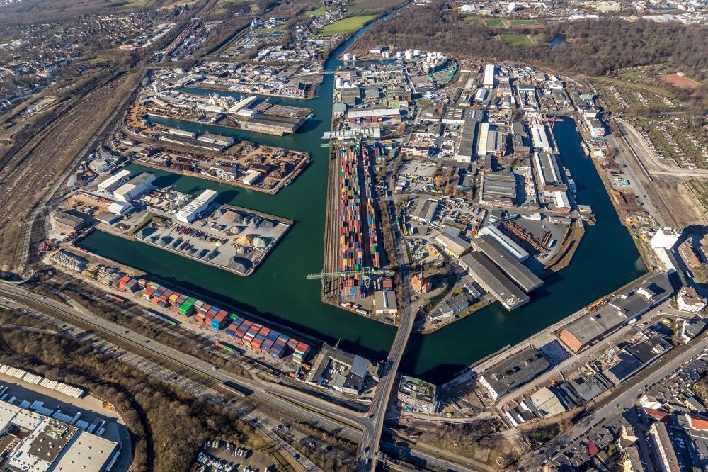 Aerial image Dortmund - Quays and boat moorings at the port of the inland port in Dortmund at Ruhrgebiet in the state North Rhine-Westphalia, Germany