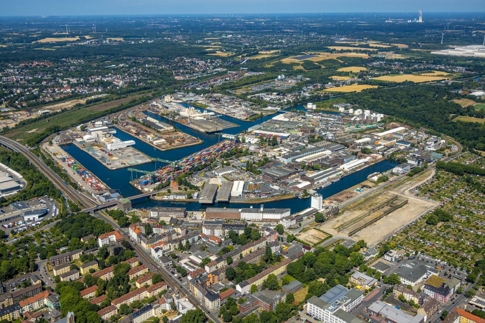 Aerial photograph Dortmund - Quays and boat moorings at the port of the inland port in Dortmund in the state North Rhine-Westphalia, Germany