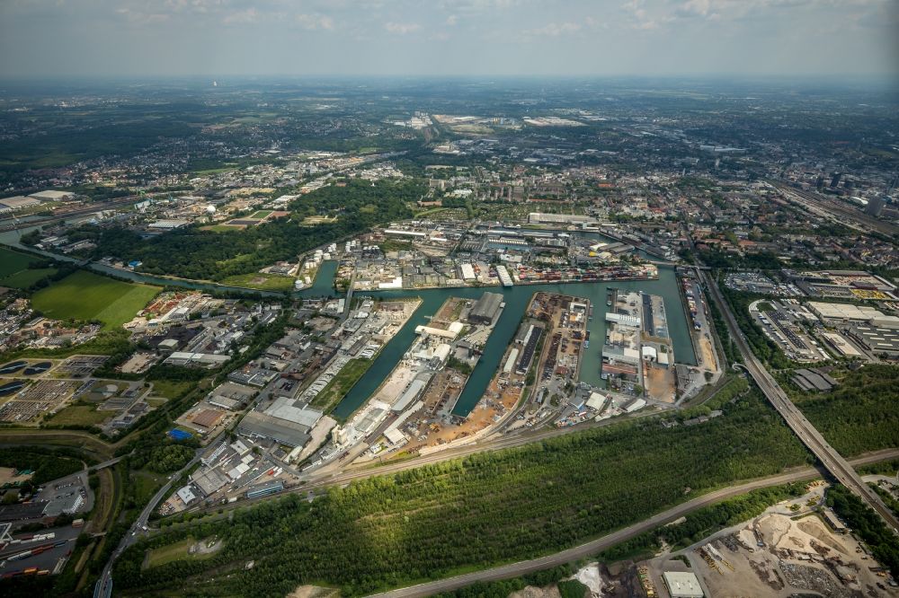 Aerial photograph Dortmund - Quays and boat moorings at the port of the inland port Dortmunder Hafen AG on Speicherstrasse in Dortmund in the state North Rhine-Westphalia, Germany