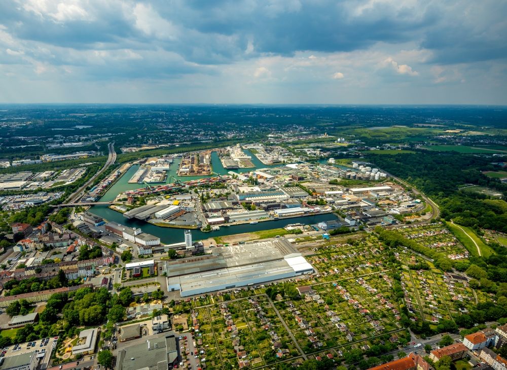 Dortmund from above - Quays and boat moorings at the port of the inland port Dortmunder Hafen AG on Speicherstrasse in Dortmund in the state North Rhine-Westphalia, Germany
