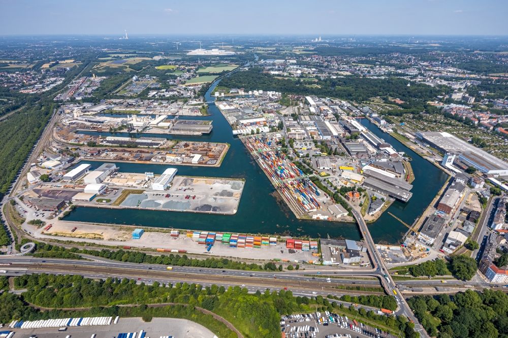 Aerial photograph Dortmund - Quays and boat moorings at the port of the inland port Dortmunder Hafen AG on Speicherstrasse in Dortmund in the state North Rhine-Westphalia, Germany