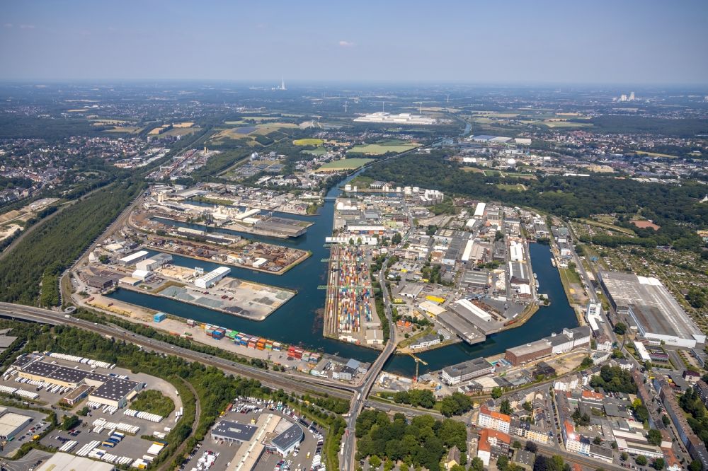 Dortmund from the bird's eye view: Quays and boat moorings at the port of the inland port Dortmunder Hafen AG on Speicherstrasse in Dortmund in the state North Rhine-Westphalia, Germany