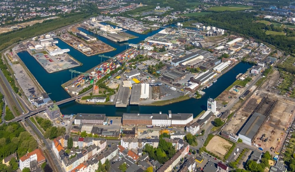 Aerial photograph Dortmund - Quays and boat moorings at the port of the inland port Dortmunder Hafen AG on Speicherstrasse in Dortmund at Ruhrgebiet in the state North Rhine-Westphalia, Germany