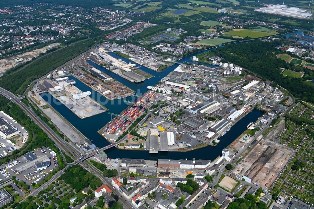 Dortmund from the bird's eye view: Quays and boat moorings at the port of the inland port Dortmunder Hafen AG on Speicherstrasse in Dortmund at Ruhrgebiet in the state North Rhine-Westphalia, Germany